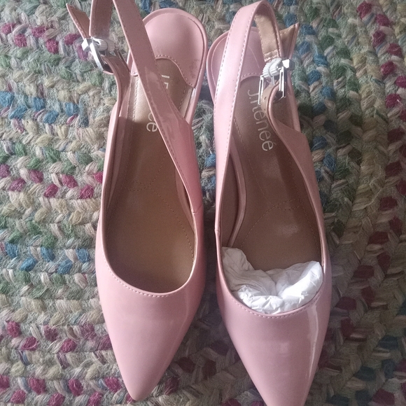 Elegant J.Renee Kitten Heels Size 9 NEW - Picture 2 of 4